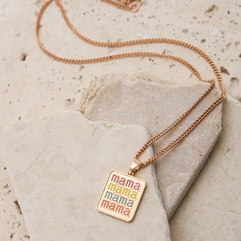 Mama Pendant Necklace in Gold